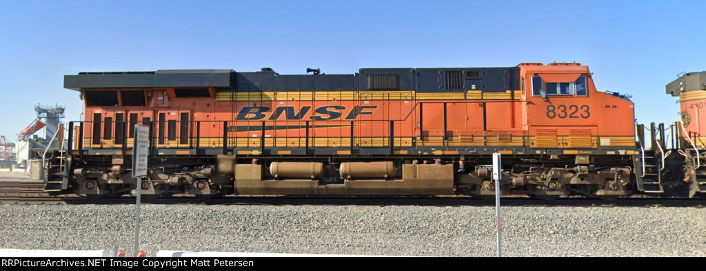 BNSF 8323